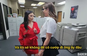 Buồn gã chồng chỉ lo công việc, người vợ địt nhau với đồng nghiệp trẻ