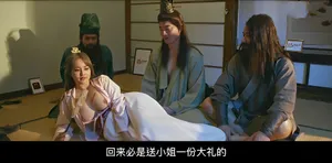 Đường Yên, một con điếm ngực lớn trong ngành công nghiệp khiêu dâm, thủ dâm và từ từ tháo ngón tay ra để chạm vào âm hộ của mình. Mèo của tôi ngứa quá. Bố đang quan hệ với con. Cái cu giả nổ tung trong âm hộ của tôi.